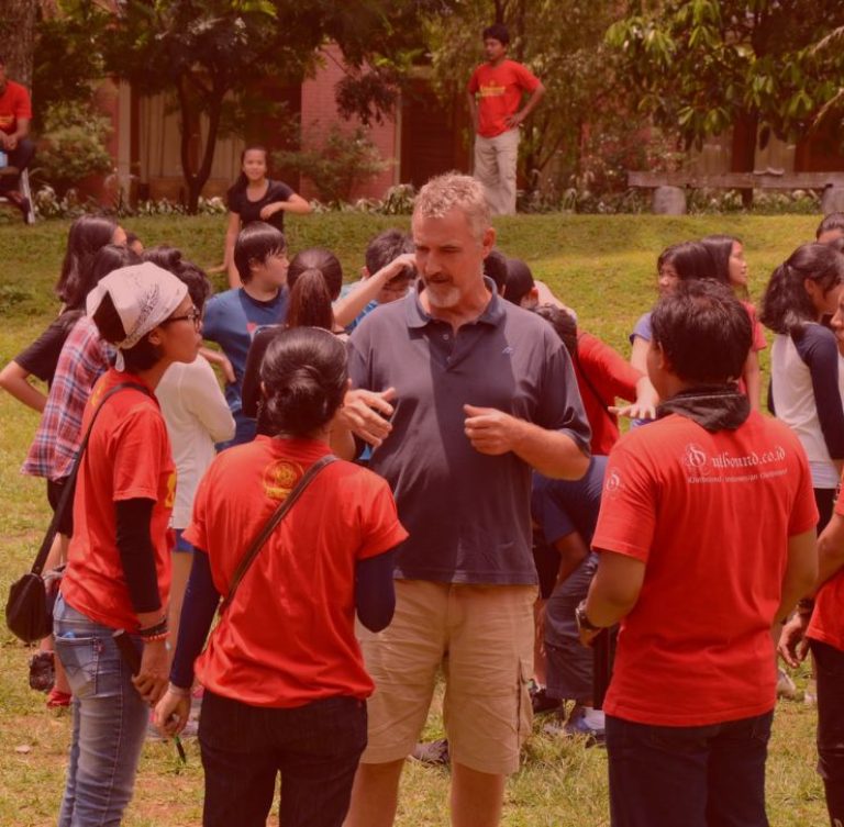 Guru Singapore International School Bonavista berdiskusi dengan tim iOutbound untuk kegiatan outbound sekolah