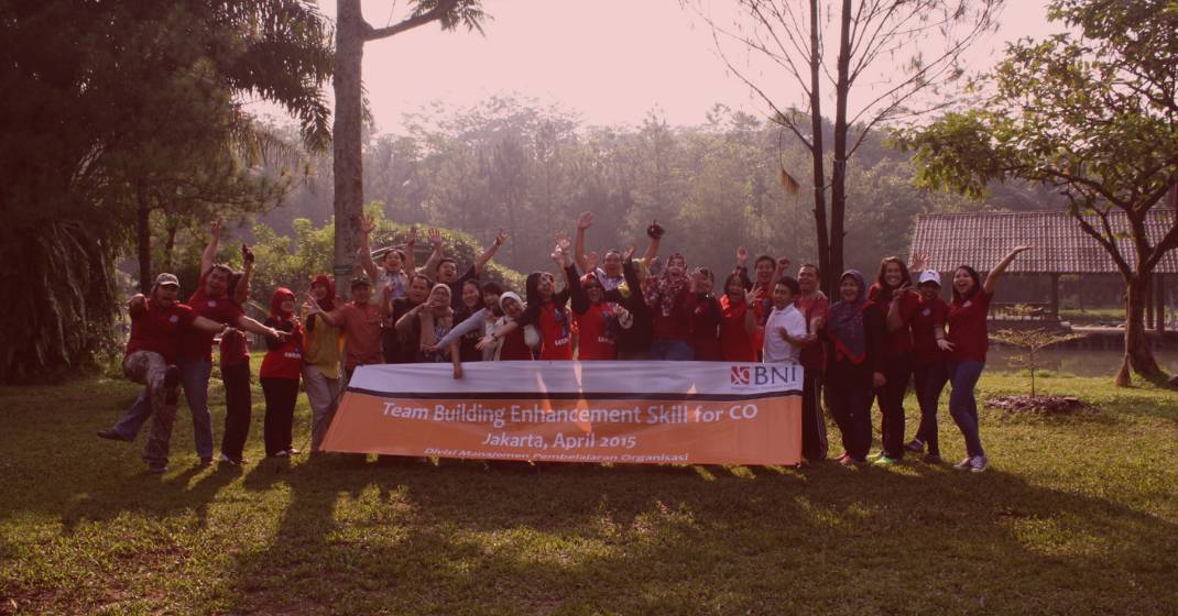 Foto bersama outbound Bank BNI di Talaga Cikeas Sentul tahun 2015