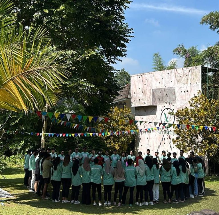 Peserta retreat di Via Renata Puncak