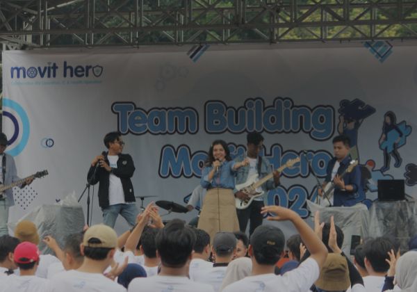 Penampilan peserta dalam acara outbound team building Movit Hero 2024 bersama Asuransi Astra