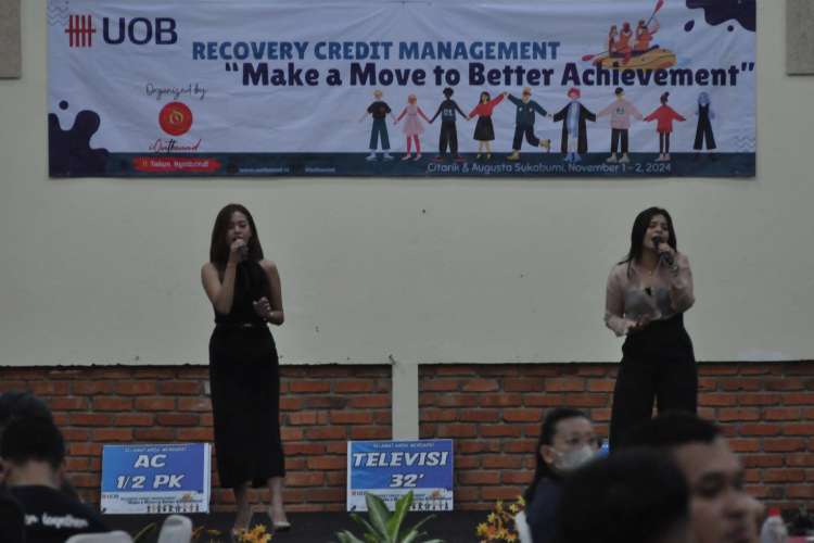 Acara malam peserta dari Bank UOB saat kegiatan outing dan menginap di kawasan Citarik Sukabumi dan Augusta Hotel