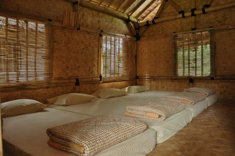 Kamar tipe barak di Nusa Cottage Citarik Sukabumi yang digunakan untuk penginapan rombongan peserta rafting